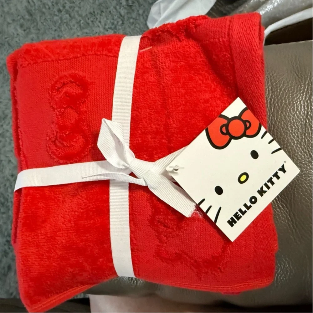 NWT HELLO KITTY 4 pc RED LUXURIOUS WASHCLOTH SET